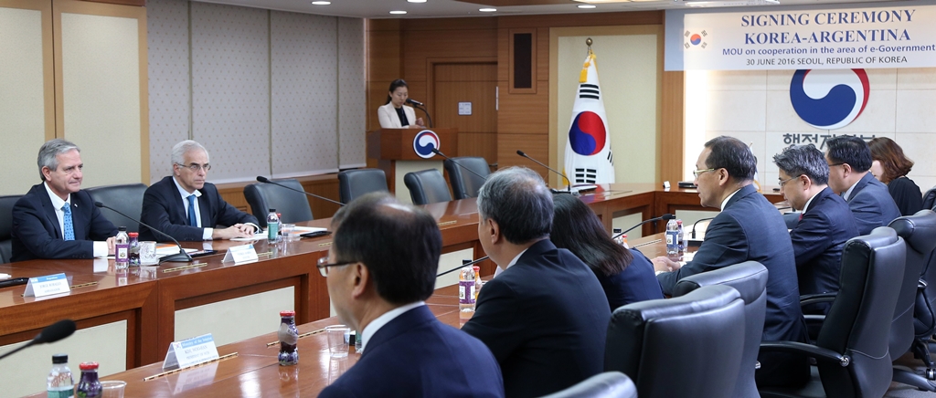 Signing Ceremony Korea-Argentina MOU on Cooperation in the Area of e-Government