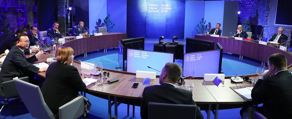 김부겸 장관이 16일(현지시각) 에스토니아 탈린에서 열린 '탈린 디지털 서밋' 정부대표 회의에서 인공지능과 경제 관련하여 발언하고 있다.