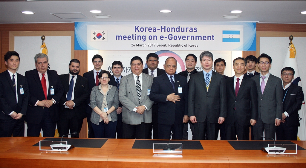 Korea-Honduras meeting on e-Government