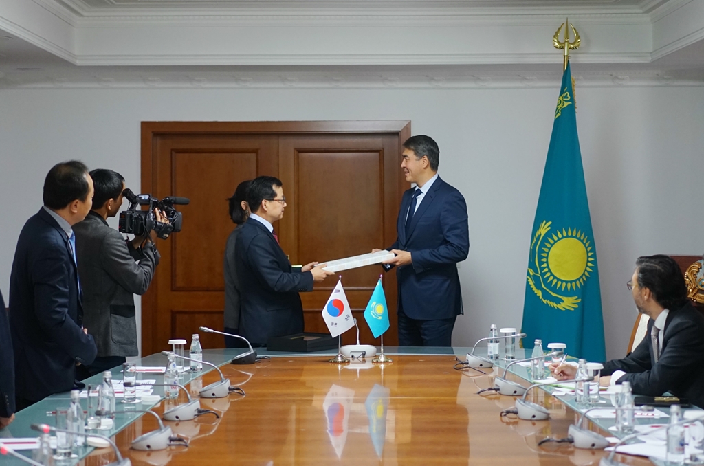심보균 차관, 카자흐스탄 '스마트시티 전문가 간담회' 및 '고려인 국회의원 면담'