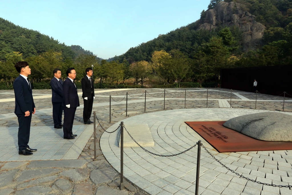김부겸 장관, 김해시 봉하마을 및 가야왕궁지 방문