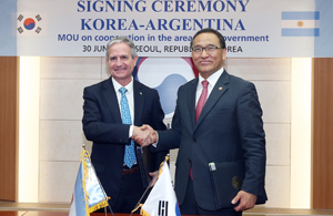 Signing Ceremony Korea-Argentina MOU on Cooperation in the Area of e-Government