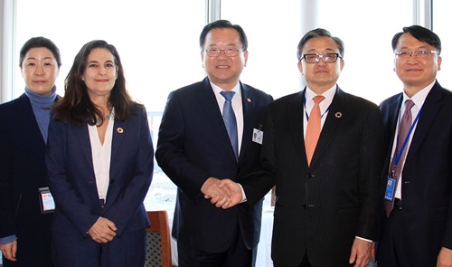 Minister Kim Bookyum visited the United States to reinforce cooperation with international organizations