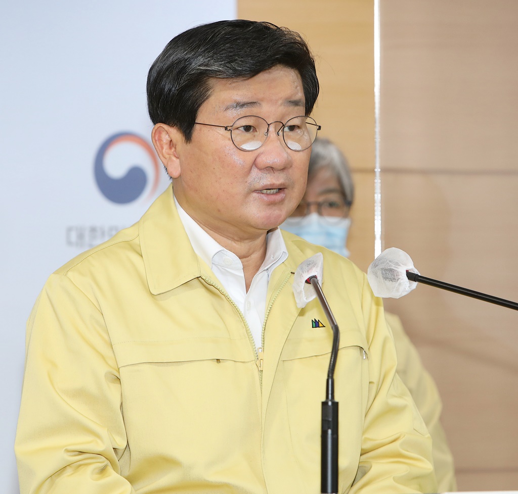 Minister Jeon Hae-cheol of the Interior and Safety gives a briefing on the outcome of special quarantine inspection meeting on COVID-19 response at the joint briefing room in Government Complex Seoul on November 29.