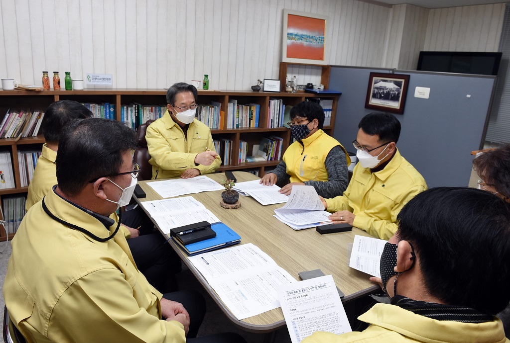 김희겸 재난안전관리본부장이 8일 오후 대전시 동구에 자리 잡고 있는 『일시보호시설』을 방문해 신종 코로나바이러스 감염증(코로나19) 방역 대응체계를 점검하고, 시설 관계자들을 격려했다