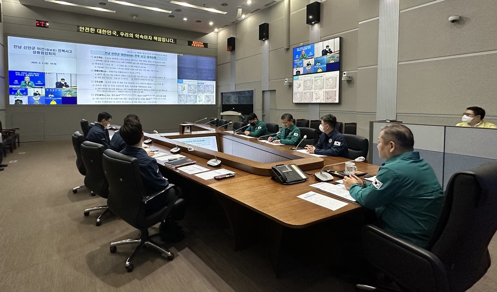 Minister of the Interior and Safety Lee Sang-min presided over an emergency meeting on the capsized fishing boat (the Cheongbo) held at the Seoul Situation Center of the Central Disaster and Safety Countermeasures Headquarters at the Government Complex Seoul in Jongno-gu, Seoul, on the afternoon of the 5th.