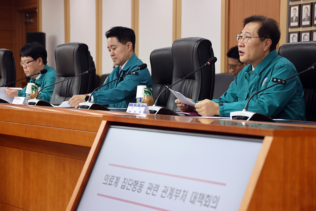 박성재 법무부 장관이 21일 오후 서울 종로구 정부서울청사에서 의료계 집단행동 관련 관계부처 대책회의에서 모두발언을 하고 있다.