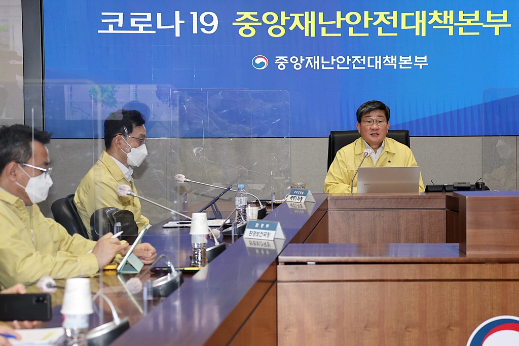 Interior and Safety Minister Jeon Hae-cheol, Vice Head 2 of the Central Disaster and Safety Countermeasures Headquarters (CDSCH), attends a CDSCH meeting on COVID-19 response at the central disaster safety situation room in Government Complex Sejong-2 on March 14.