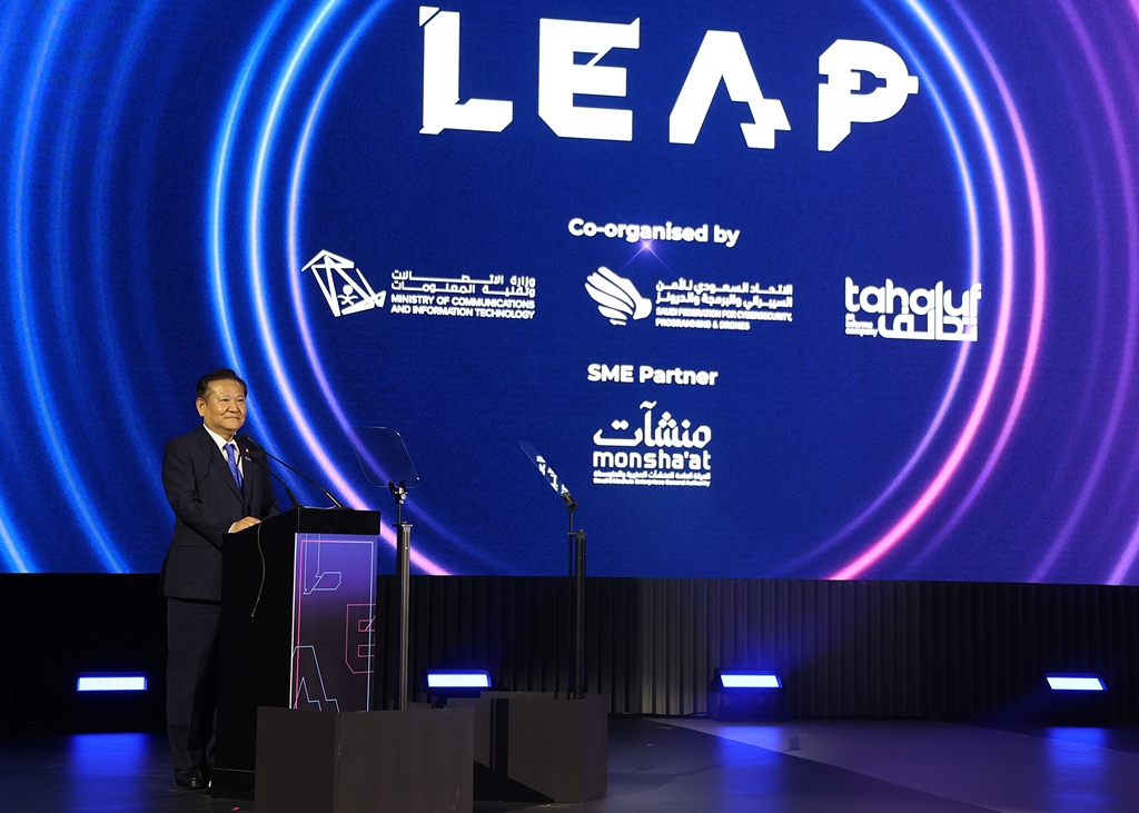 이상민 행정안전부 장관이 4일 오후(현지시간) 사우디아라비아 리야드 국제 컨벤션 전시 센터에서 개최된 LEAP 2024에 참석해 ‘거브테크가 미래의 국가 경쟁력을 좌우한다'라는 주제로 기조연설을 하고 있다.