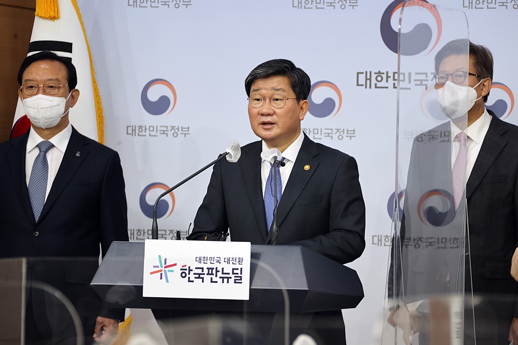 Briefing = Minster Jeon Hae-cheol holds a press briefing at the government complex in Jongno-gu, Seoul, on the morning of the 19th, on establishing the "Bu-Ul-Gyeong" Special-purpose Local Government.