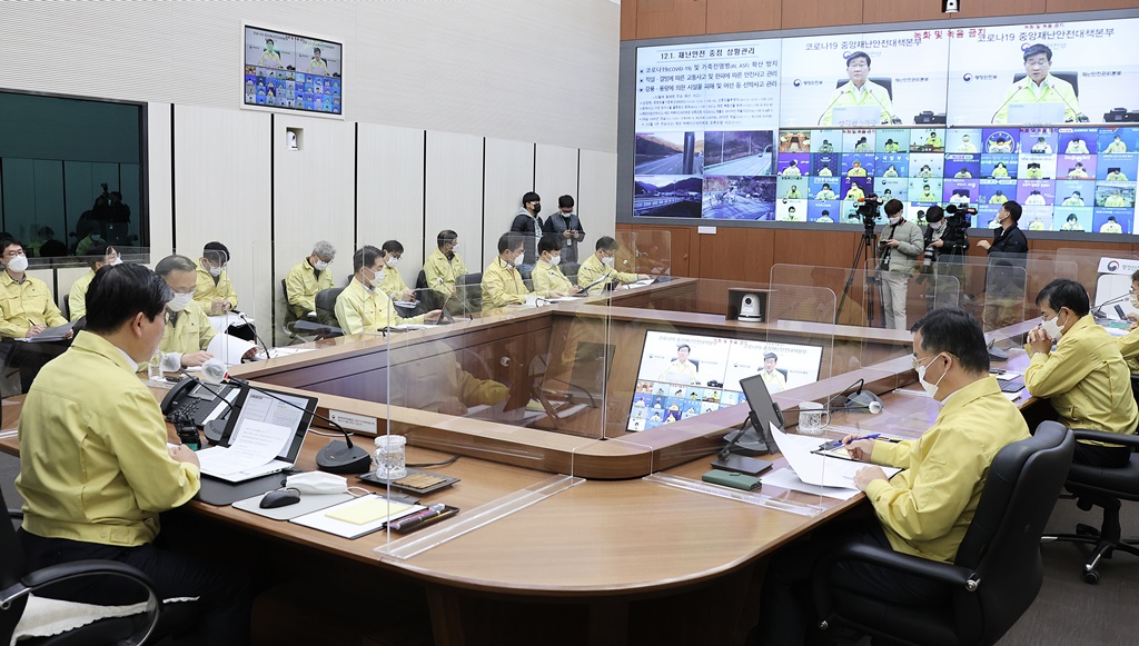 Interior and Safety Minister Jeon Hae-cheol, Vice Head 2 of the Central Disaster and Safety Countermeasures Headquarters (CDSCH), gives opening remarks at a video meeting of CDSCH on responses to COVID-19 and vaccination at the central disaster safety situation room in Government Complex Sejong-2 on December 1.