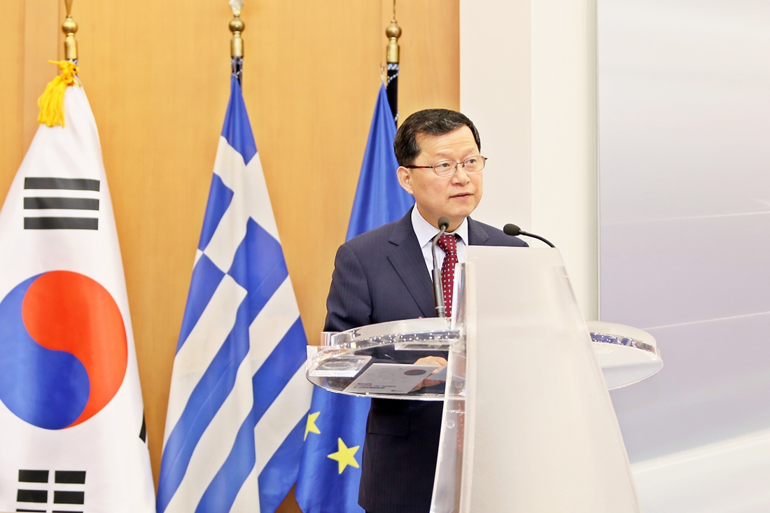 Vice Minister Shim Bo-kyun attended the Korea-Greece e-Government Cooperation Forum and delivered an opening speech on October 1 at the Ministry of Digital Policy, Telecommunications and Media in Athens, Greece. 