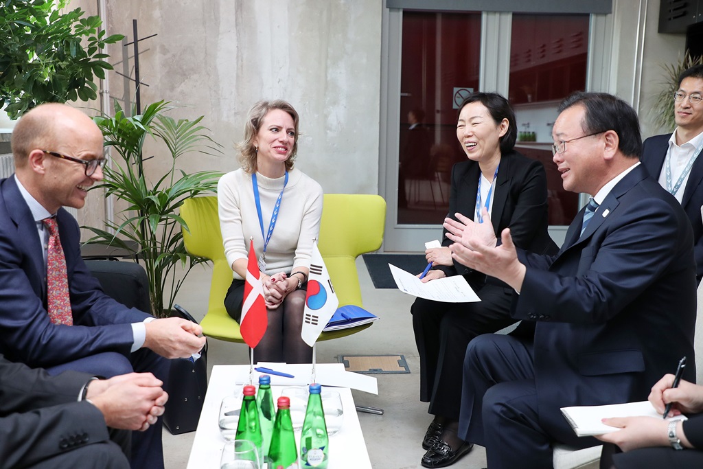 Minister Kim Boo Kyum meets with Martin Pr?stegaard, Danish Minister of Finance to discuss Korea-Denmark cooperation on e-government.