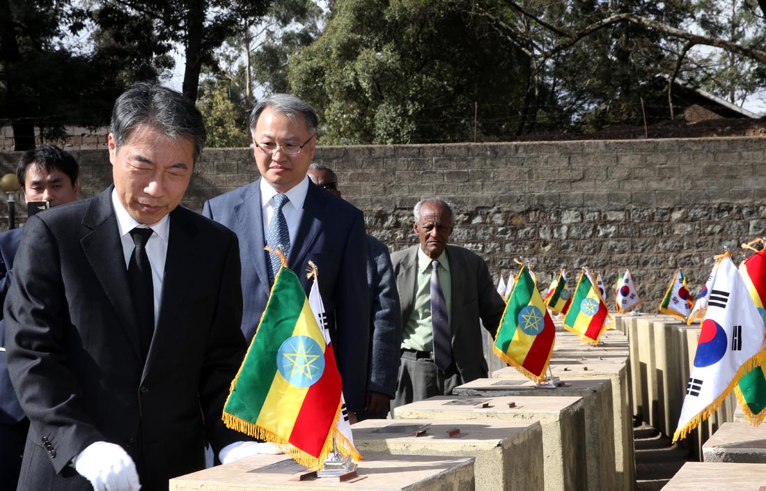 Minister Chong visited the Korean War Veterans Memorial located in Addis Ababa, Ethiopia and paid tribute to the victims of the Korean War.