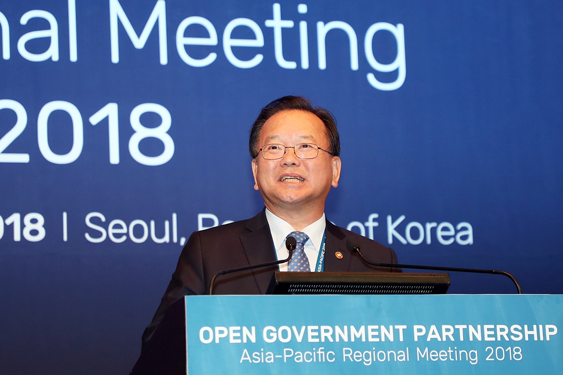 김부겸 장관이 5일 오후 웨스틴 조선호텔(서울 중구)에서 열린 '2018 열린정부파트너십(OGP) 아시아-태평양 지역회의'에서 개회사를 하고 있다.