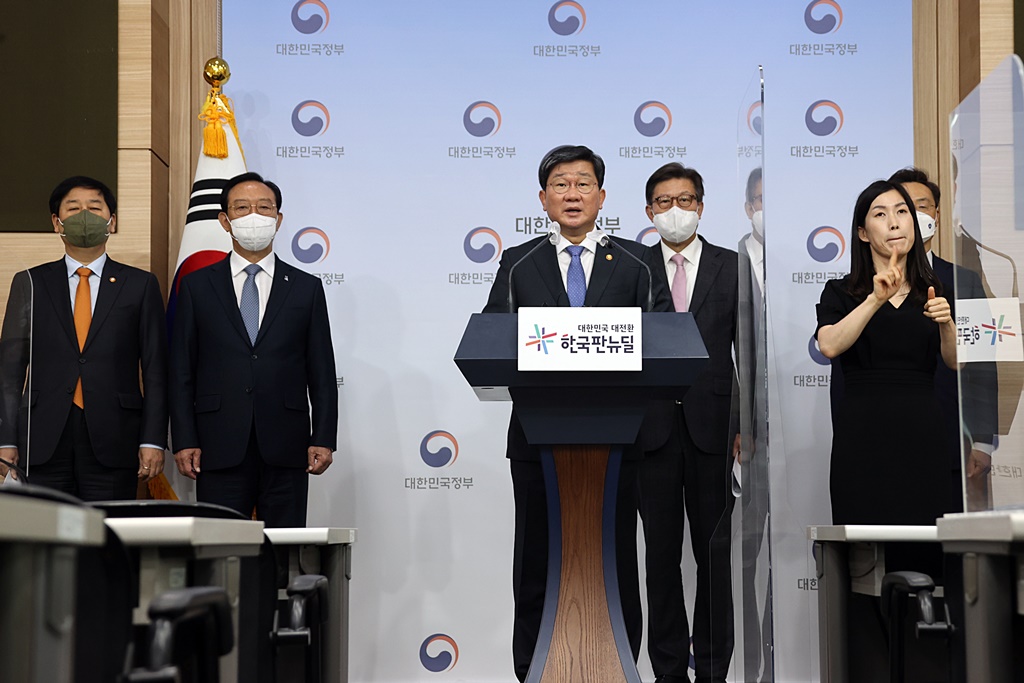 Briefing = Minster Jeon Hae-cheol holds a press briefing at the government complex in Jongno-gu, Seoul, on the morning of the 19th, on establishing the "Bu-Ul-Gyeong" Special-purpose Local Government.