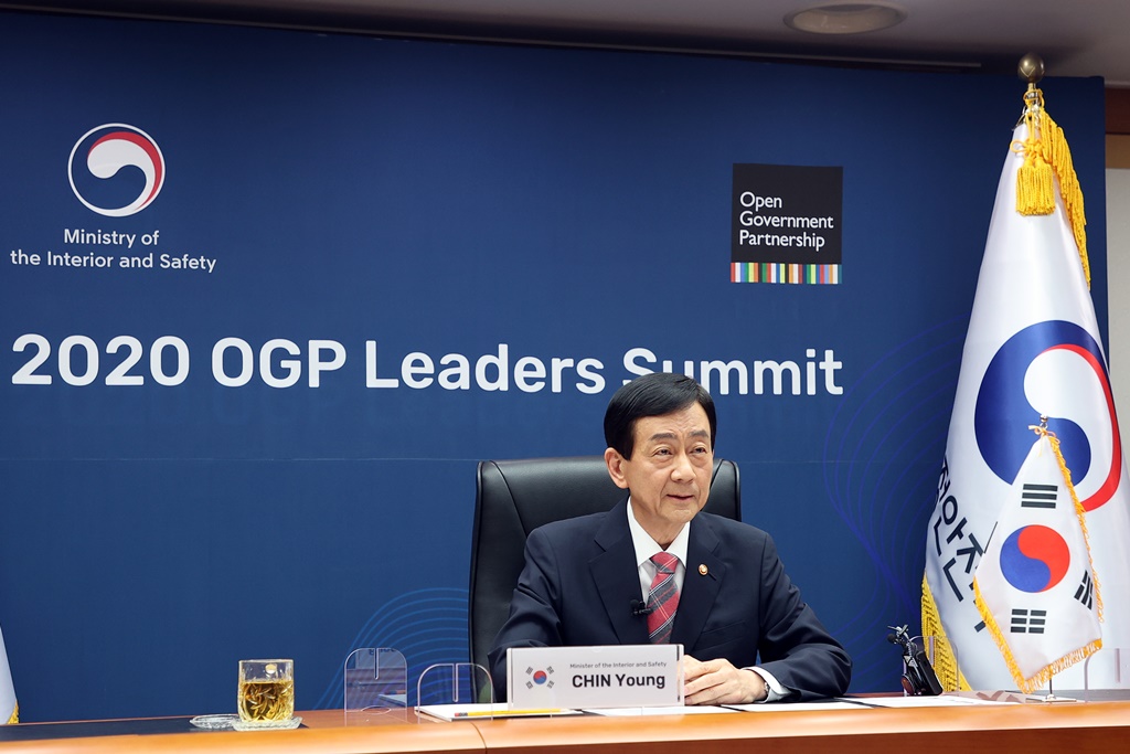 Minister of the Interior and Safety Chin Young attended the 4th Open Government Partnership (OGP) 2020 Virtual Leaders Summit, as the 11th Co-Chair of OGP representing the Republic of Korea, at the Government Complex Seoul on September 24. Minister Chin Young delivered the Co-Chair Priorities and future plans. The 11th co-chairmanship will start from coming October. 
