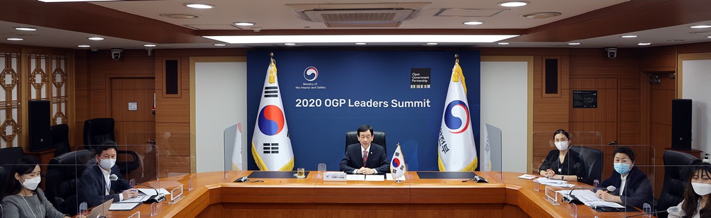 Minister of the Interior and Safety Chin Young attended the 4th Open Government Partnership (OGP) 2020 Virtual Leaders Summit, as the 11th Co-Chair of OGP representing the Republic of Korea, at the Government Complex Seoul on September 24. Minister Chin Young delivered the Co-Chair Priorities and future plans. The 11th co-chairmanship will start from coming October. 
