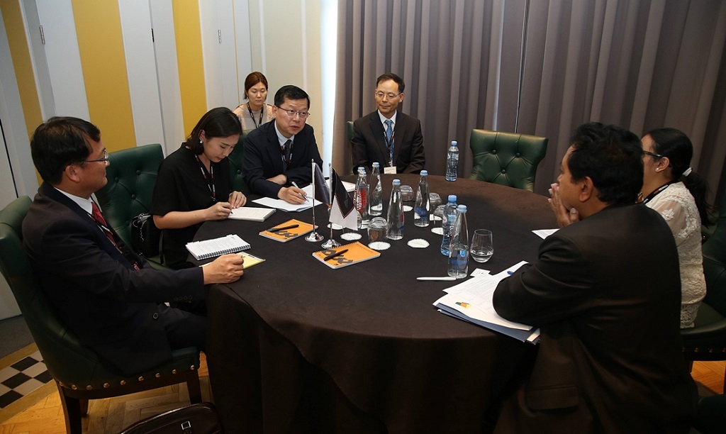 Vice Minister Shim Bo-kyun had a bilateral meeting with OGP CEO Sanjay Pradhan on July 18 and discussed ideas on how to successfully host the OGP Asia-Pacific Regional Meeting in coming November.