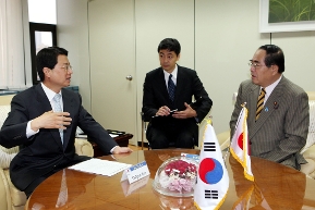 Japan's Chairman of National Public Safety Commission meets minister