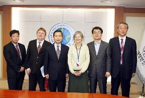 Director of UNDP Seoul Policy Center visits MOPAS