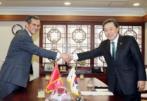 Minister Maeng meets Vice Prime Minister of Kyrgyz Republic