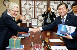 Minister Yoo meets UN ISDR Assistant Secretary-General