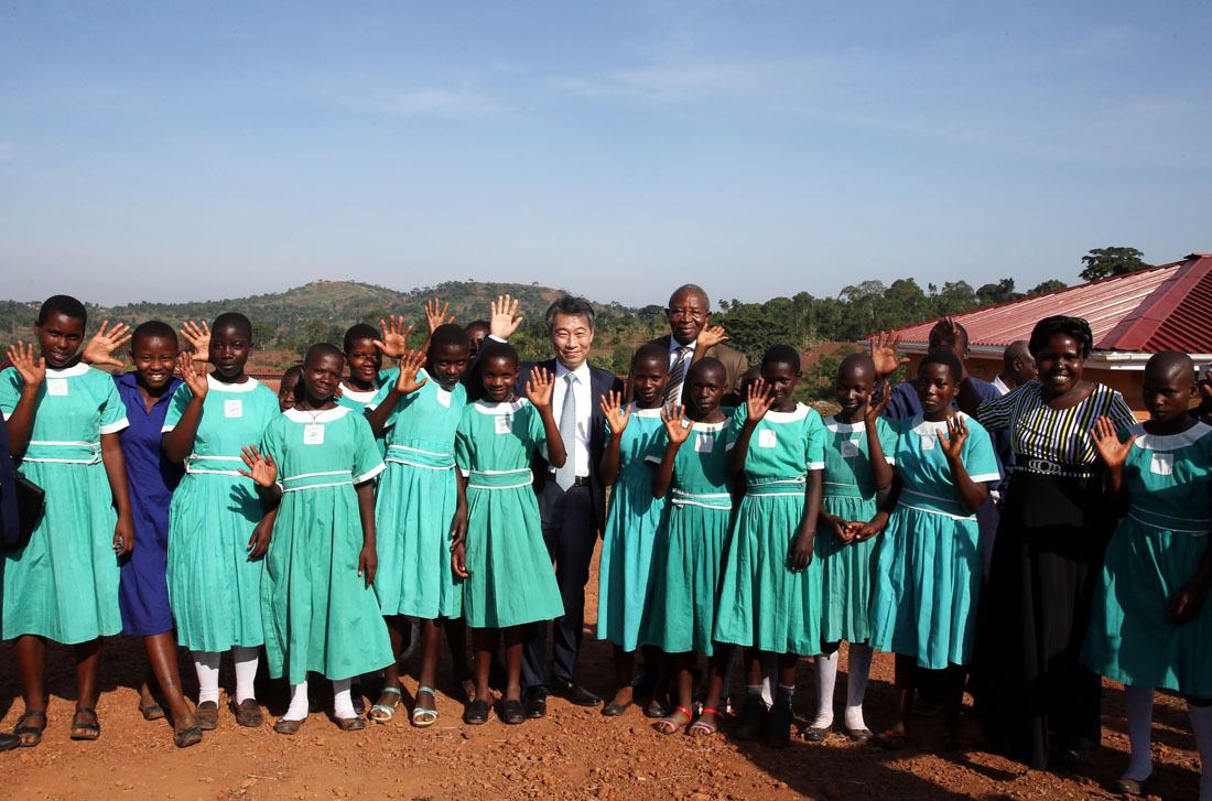 Minister Chong paid a visit to the National Farmers' Leadership Center in Uganda. With its construction 80% complete, the NFLC will be run in cooperation with the government of the Republic of Korea to accelerate regional development in Uganda.