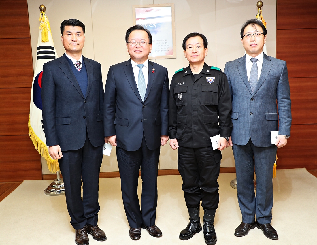 연말 연시 의무경찰 및 의무소방원 위문 | 행정안전부> 뉴스·소식> 보도자료> 사진자료실
