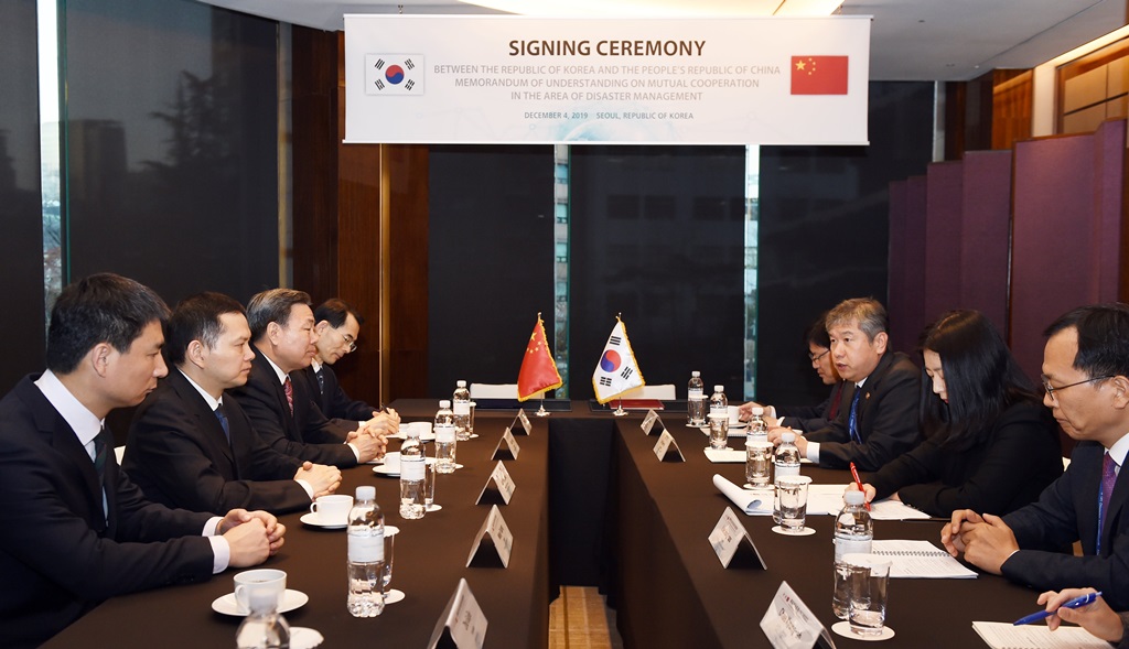 Vice Minister Kim Gye-jo is delivering an opening speech at the 6th Trilateral Ministerial Meeting on Disaster Management held on December 4 at Westin Chosun Hotel in Seoul. 