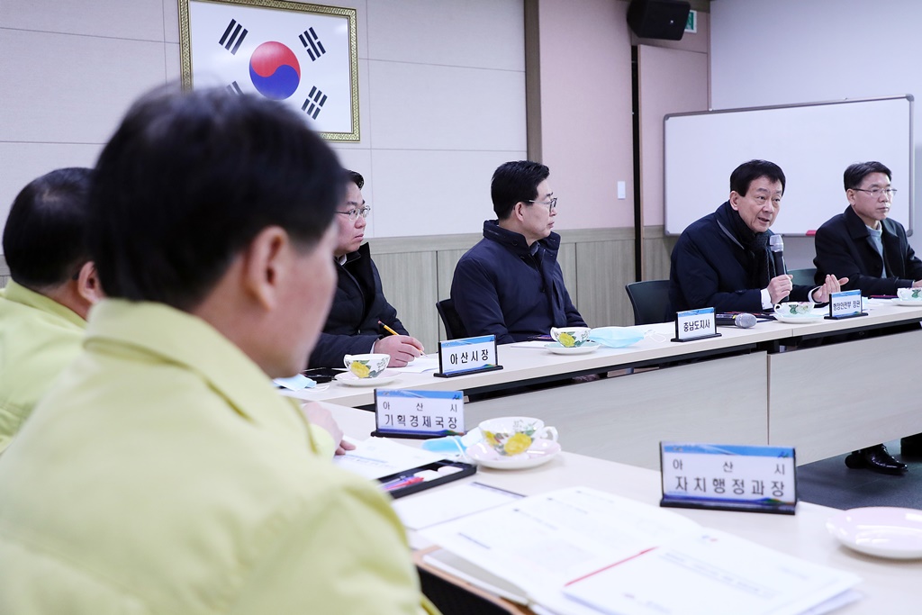 진영 장관이 16일 오전 충남 아산시 보건소에서 '코로나 19' 관련하여 중국유학생 대응방안 및 상황 등을 점검하는 간담회를 하고 있다.