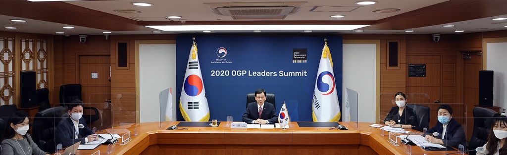 Minister of the Interior and Safety Chin Young attended the 4th Open Government Partnership (OGP) 2020 Virtual Leaders Summit, as the 11th Co-Chair of OGP representing the Republic of Korea, at the Government Complex Seoul on September 24. Minister Chin Young delivered the Co-Chair Priorities and future plans. The 11th co-chairmanship will start from coming October. 