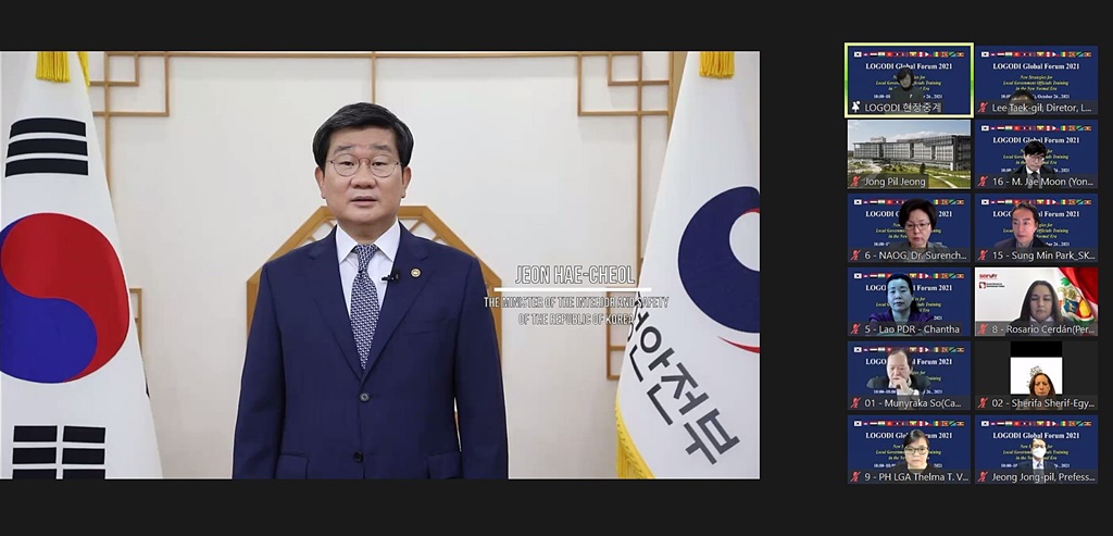 Minister Jeon Hae-cheol delivers a video congratulatory speech at the LOGODI Global Forum 2021, which is held virtually on Oct. 26 under the theme of "New Strategies for Local Government Officials Training in the New Normal Era." The forum is joined by 13 heads of government official training institutes from countries in Asia, Africa and Latin America, and 80 participants from 17 countries including foreign public officials who completed LOGODI's foreign public official training course and local government officials at home.