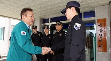 Minister Lee Sang-min visits Ulleung-gun, Gyeongbuk.