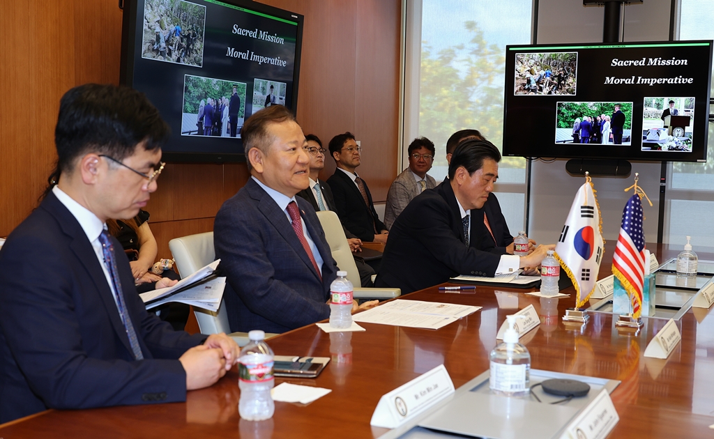 Minister of the Interior and Safety Lee Sang-min visits the Defense POW/MIA Accounting Agency (DPAA) in Hawaii, U.S., on the morning of the 7th (local time) for high-level talks with the head of the DPAA.