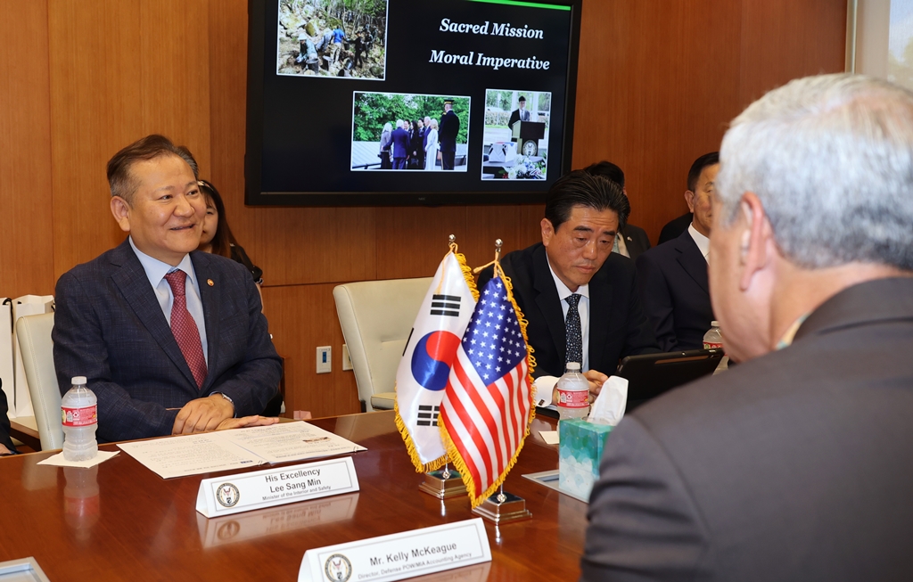 Minister of the Interior and Safety Lee Sang-min visits the Defense POW/MIA Accounting Agency (DPAA) in Hawaii, U.S., on the morning of the 7th (local time) for high-level talks with the head of the DPAA.