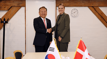 Minister Lee Sang-min meets with Danish Minister for Digital Affairs.