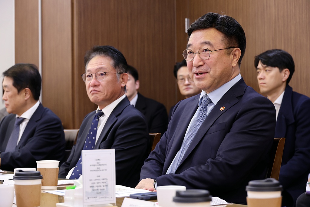 윤호중 행정안전부 장관이 7일 오전 서울 여의도 국회의원회관에서 열린 사회연대경제기본법 입법전략 간담회에서 모두발언을 하고 있다.