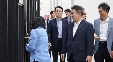 윤호중 장관, 국가정보자원관리원 대구센터 현장점검
